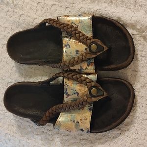Muk LUKS sandals